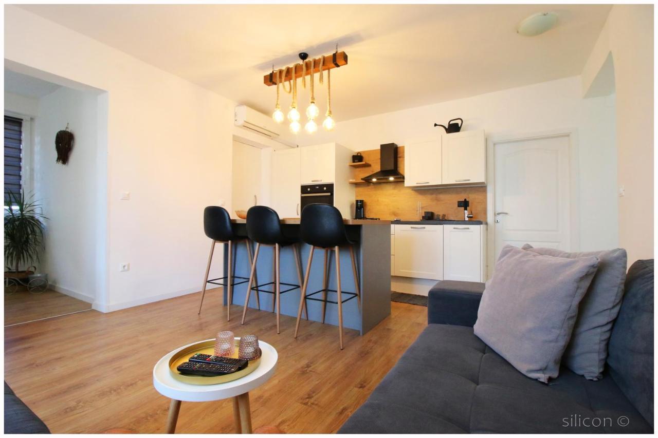 Apartman Silicon Primosten Bagian luar foto